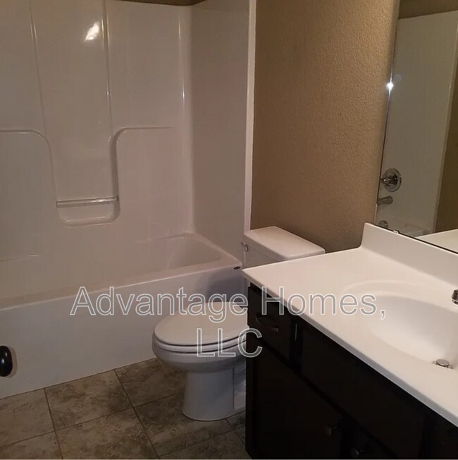 Building Photo - 2176 SW Timbertrace Ln