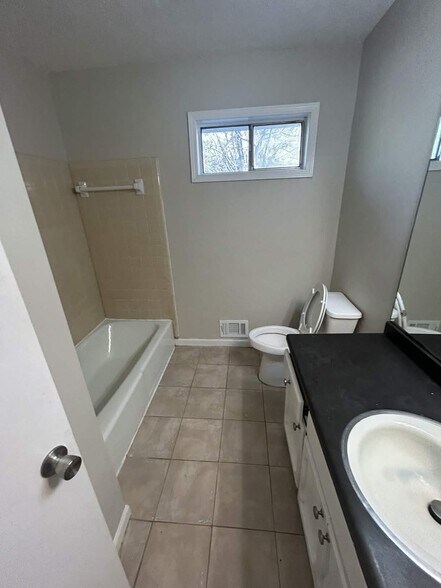 Upstairs Bathroom - 293 Shelton Woods Ct
