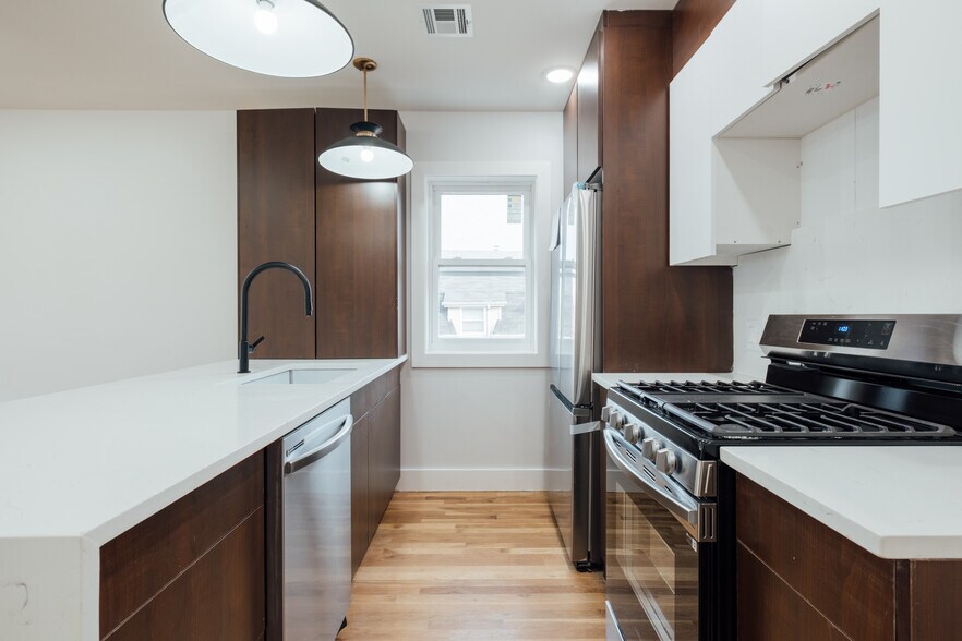 Building Photo - 90 Hollywood Ave