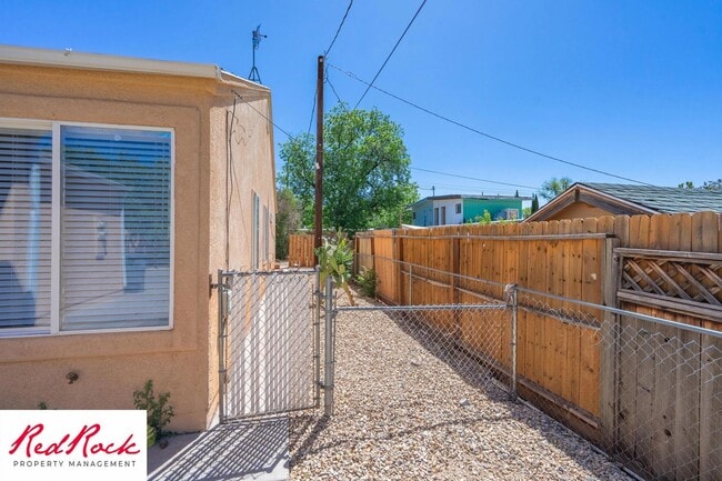 Building Photo - Charming 3 Bed, 2 Bath Home in the Heart of St. George!