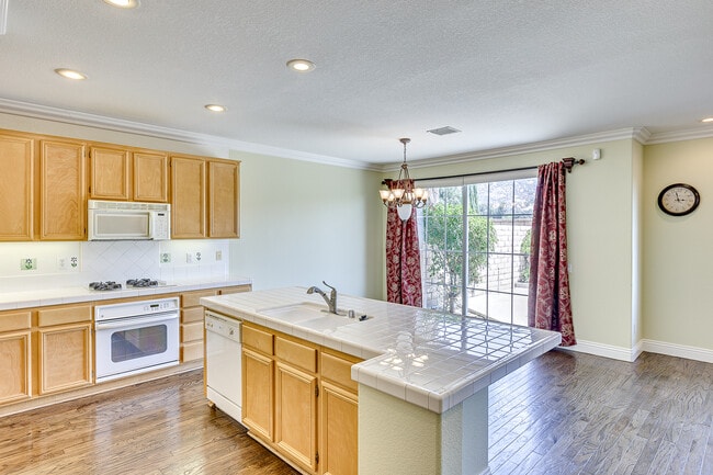 Building Photo - 5960 Juniper Ct