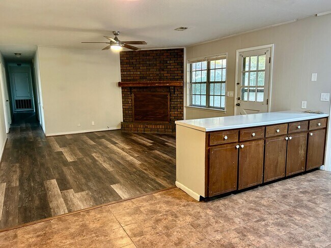 Building Photo - 1825 Edwardian Way