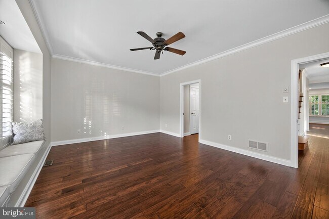 Building Photo - 563 Gramercy Ln