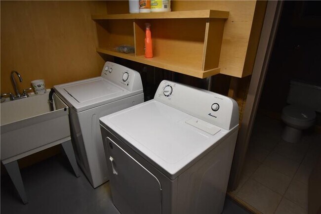 Building Photo - 4214 Post St