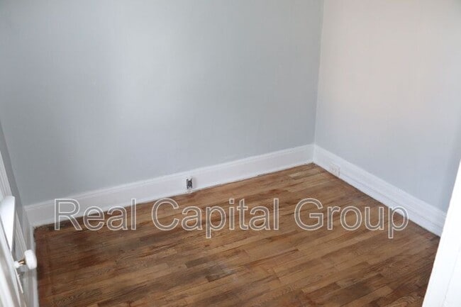 Building Photo - 130 5th Ave