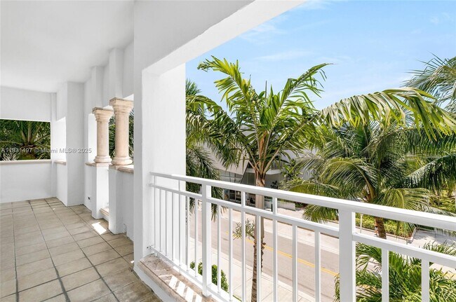 Building Photo - 1415 Sunset Harbour Dr