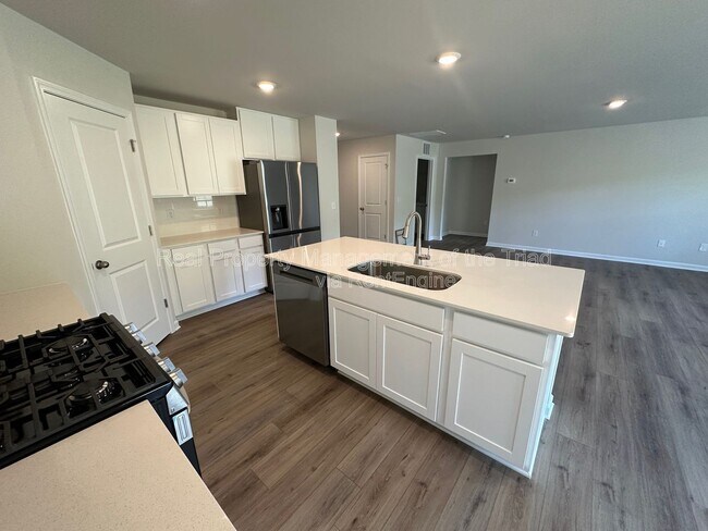 Building Photo - 322 Kingscote Wy