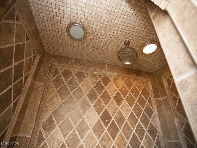 Building Photo - 21 Via Visione