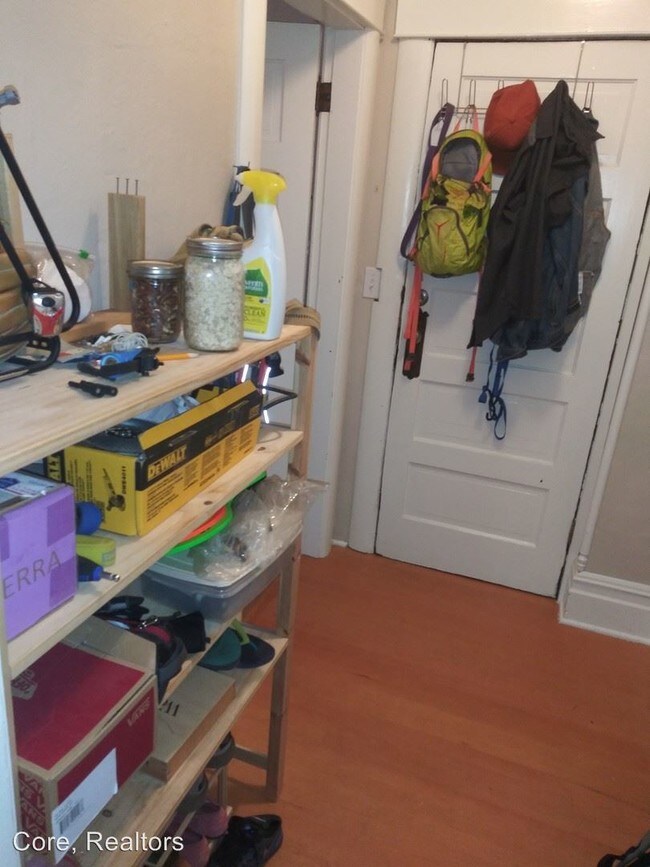 Building Photo - 3745 SE Belmont St