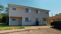 Building Photo - 1915 Pine Tree Dr