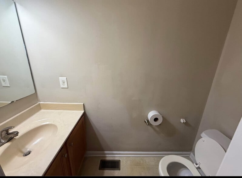 1/2bathroom downstairs - 1509 Bridgeton Way