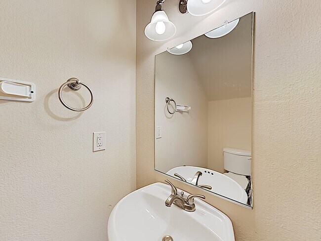 Building Photo - 1540 Aldra Dr