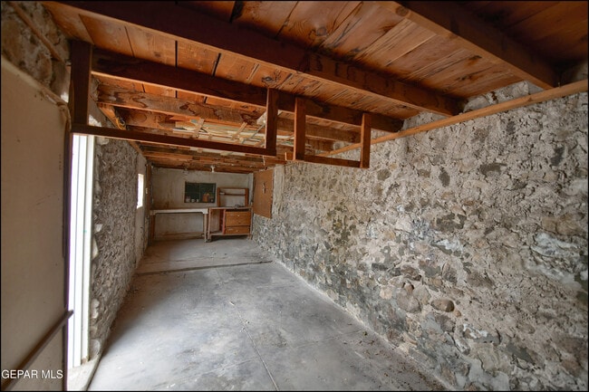 Building Photo - 1100 Kelly Way