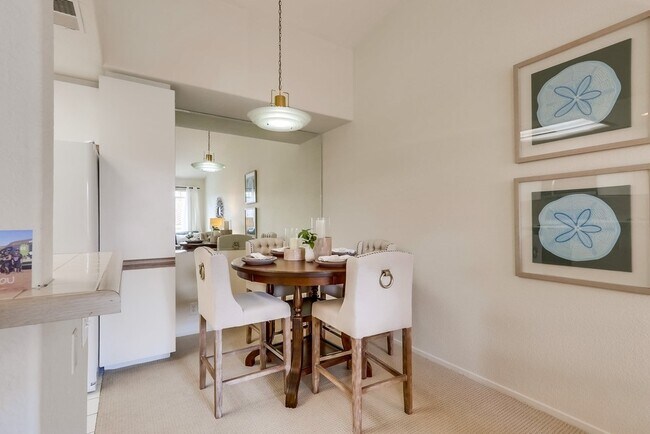 Building Photo - Beautiful Aliso Viejo Condo in the Seagate Colony-2/2