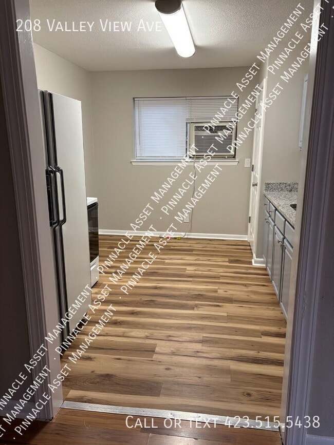 Building Photo - 208 Valley View Ave