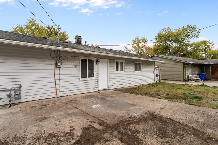 Building Photo - 2713 N Delphos St