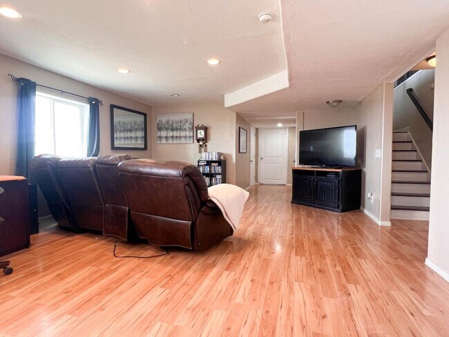Building Photo - 2959 W Rim Rock Dr