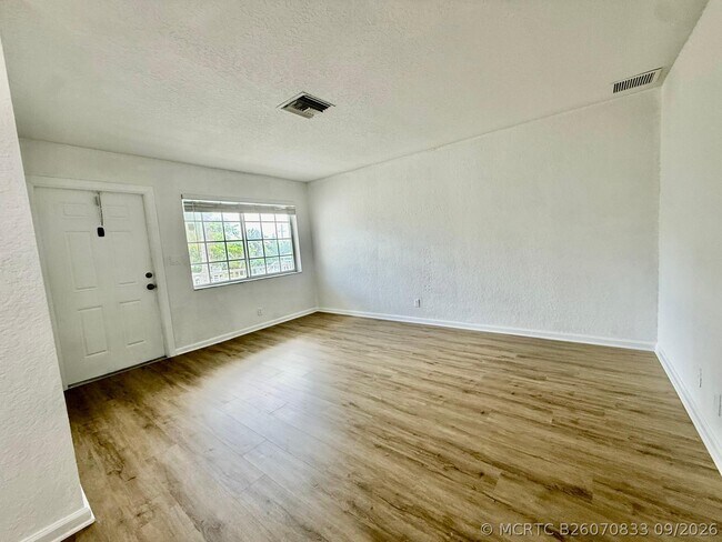 Building Photo - 1671 NE 33rd St