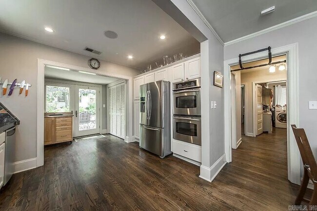 Building Photo - 1717 N University Ave