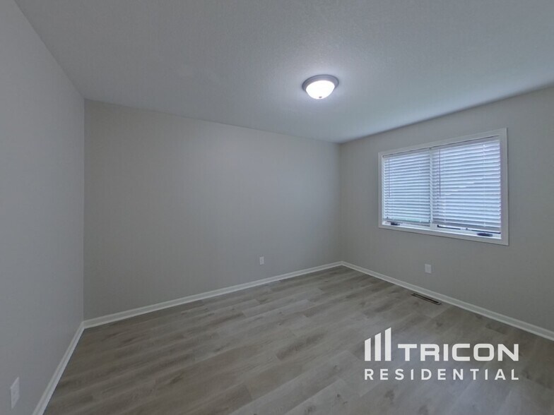 Building Photo - 209 Greenbriar Ln