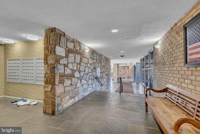 Building Photo - 3245 Rio Dr