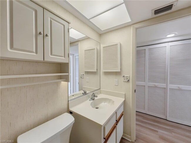 Building Photo - 1701 Courtyard Way