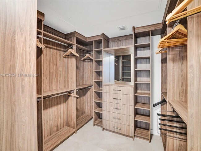 Building Photo - 2200 N Ocean Blvd