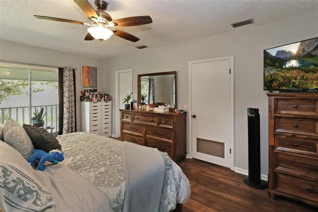 Building Photo - 18423 Swan Lake Dr