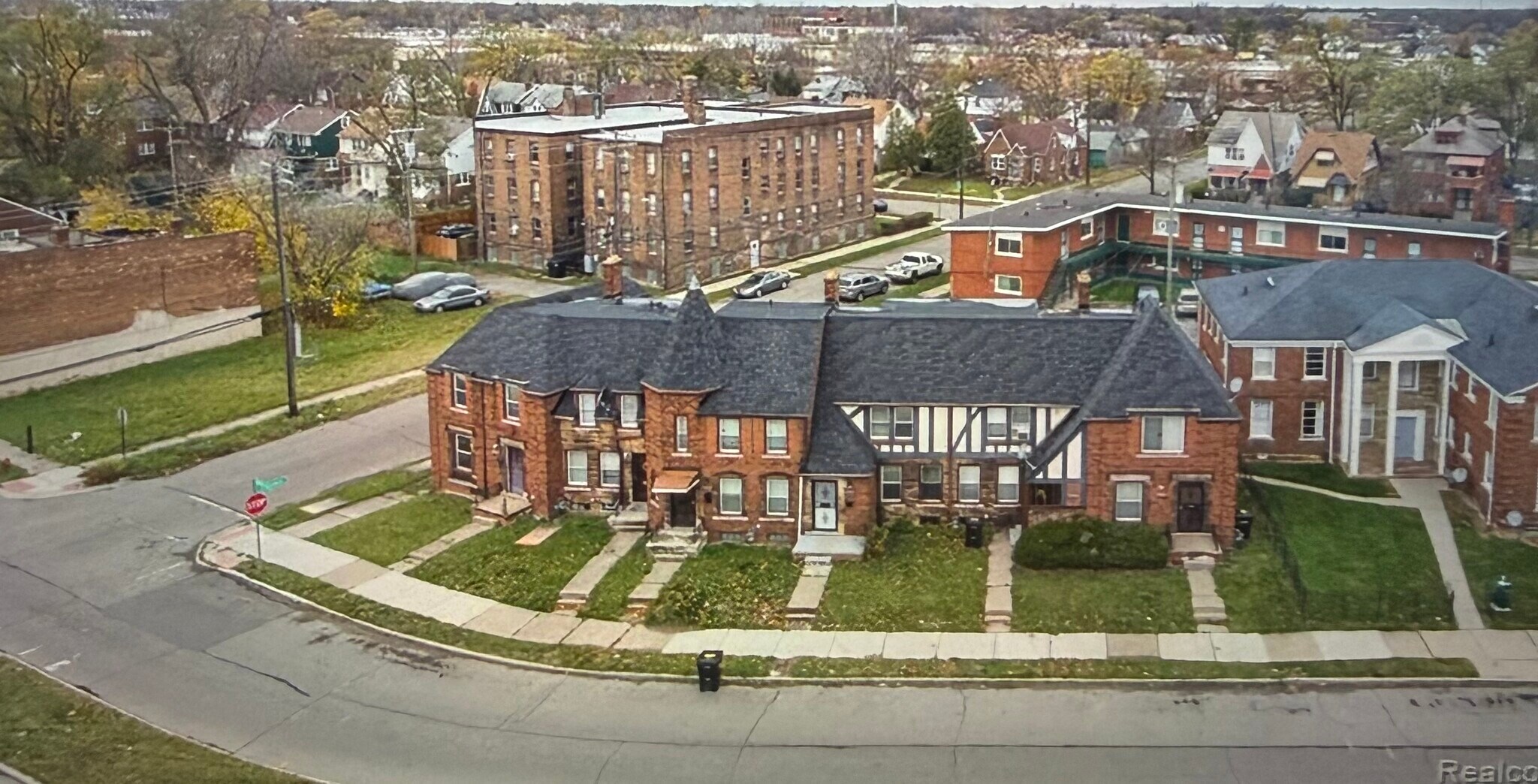 Building Photo - 1950 Ewald Cir