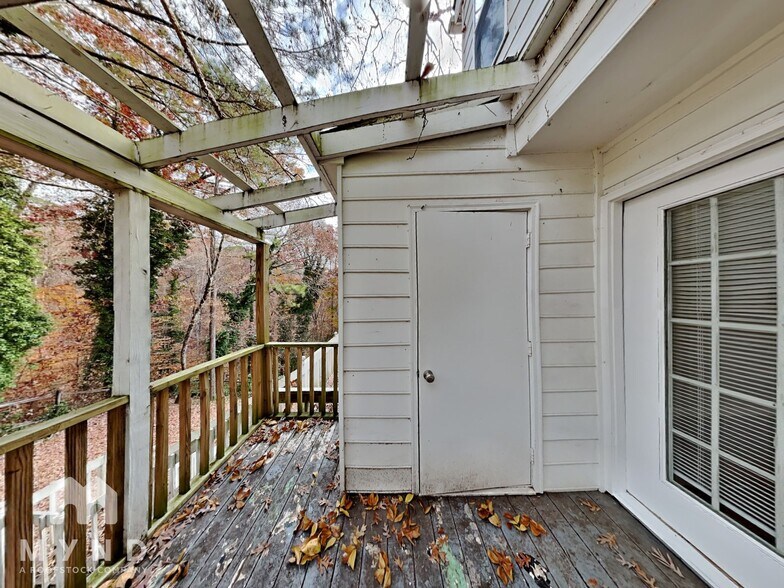 Building Photo - 5210 Laurel Bridge Dr SE