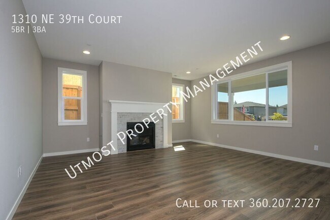 Building Photo - 1310 NE 39th Ct