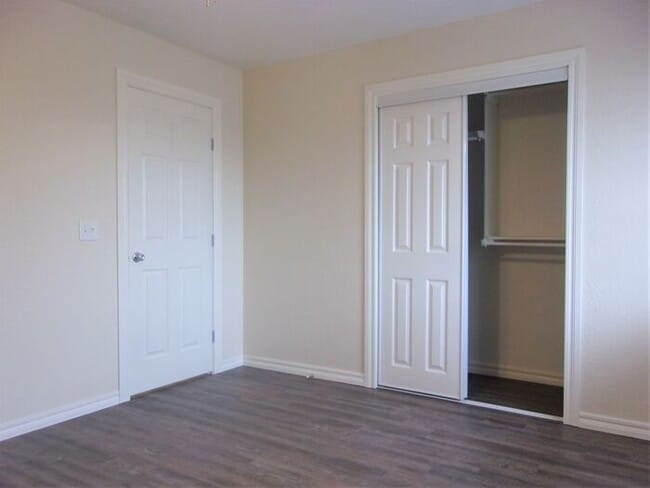 Building Photo - 2 BED 1.5 BATH TWO STORY TOWNHOUSE- WARR A...