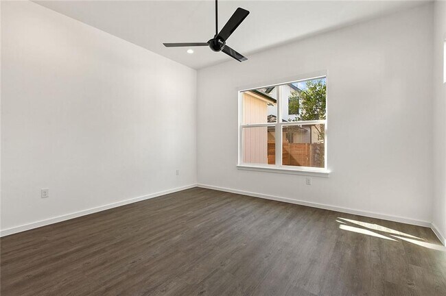 Building Photo - 603 Bissonet Ln