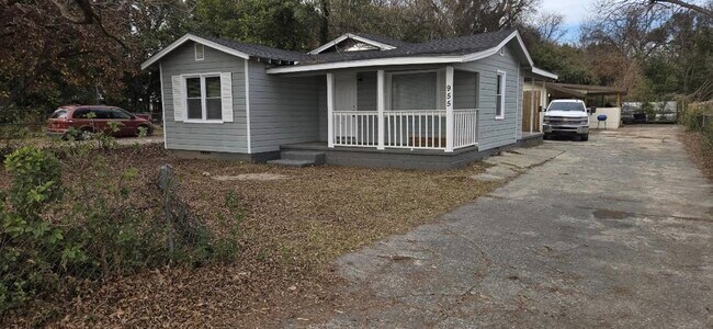 Building Photo - 955 Putnam St