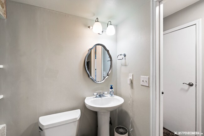 Building Photo - 9202 Cam Island Cir