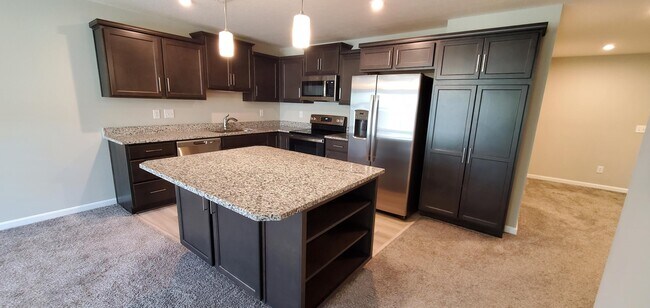 Building Photo - 686 Daphne Wy