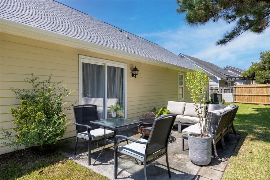 Back yard & Patio - 2204 Loblolly Ct