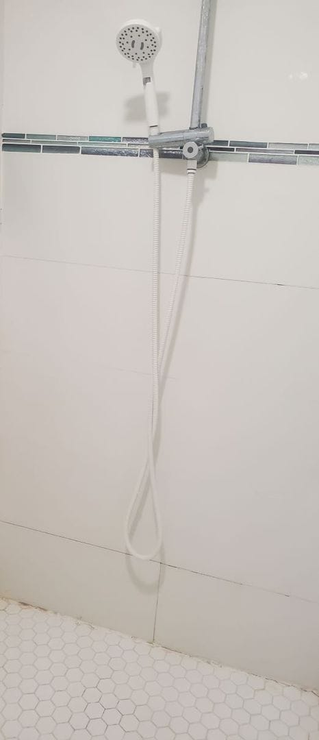 Building Photo - Handicap Accessible 2 bd, 2 ba - Beautiful...