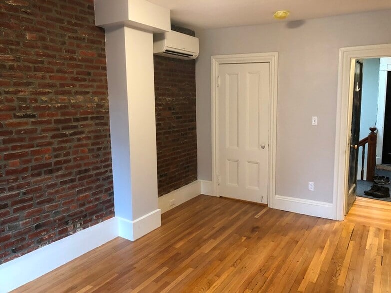 Building Photo - 176 Newbury St