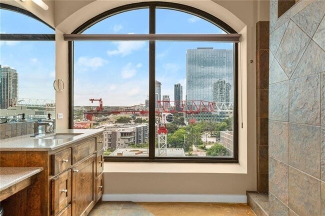 Building Photo - 507 Sabine St