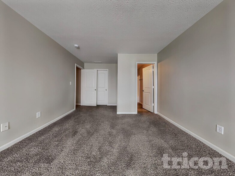 Building Photo - 943 Farmington Trail