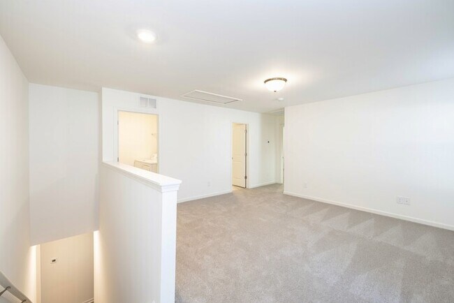Building Photo - 121 Gaelic Dr