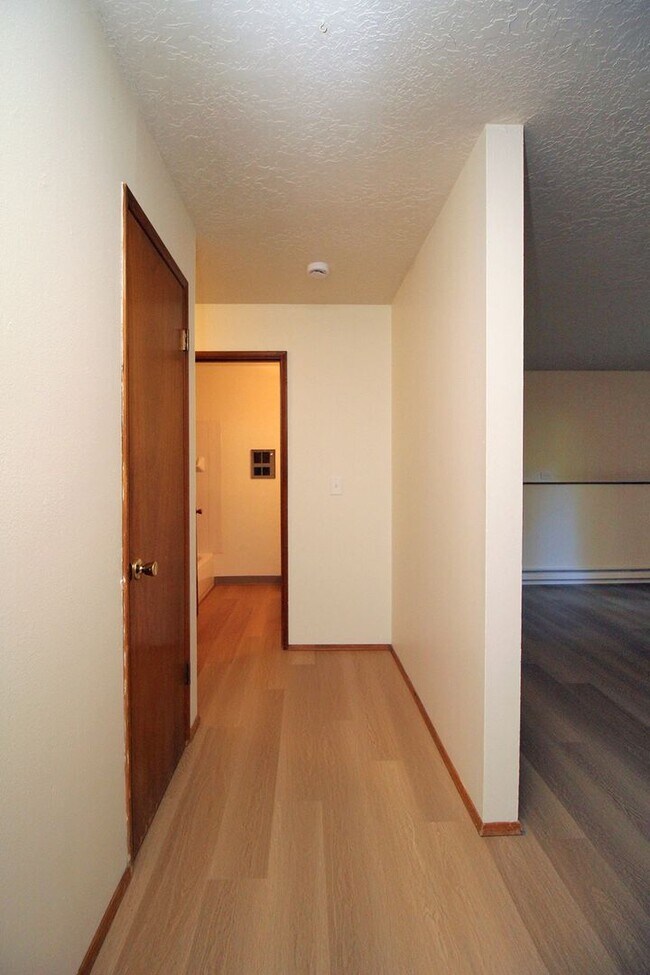 Building Photo - 3736 SW 10th Ave