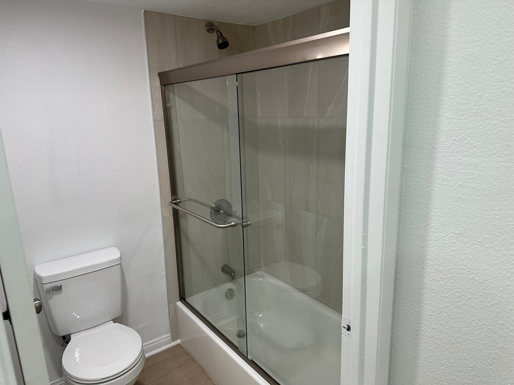 Master bath - 5515 Canoga Ave