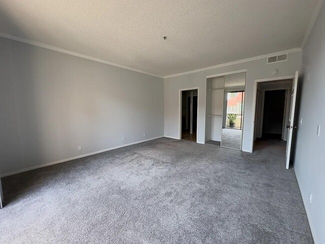 Primary Photo - 5875 Friars Rd