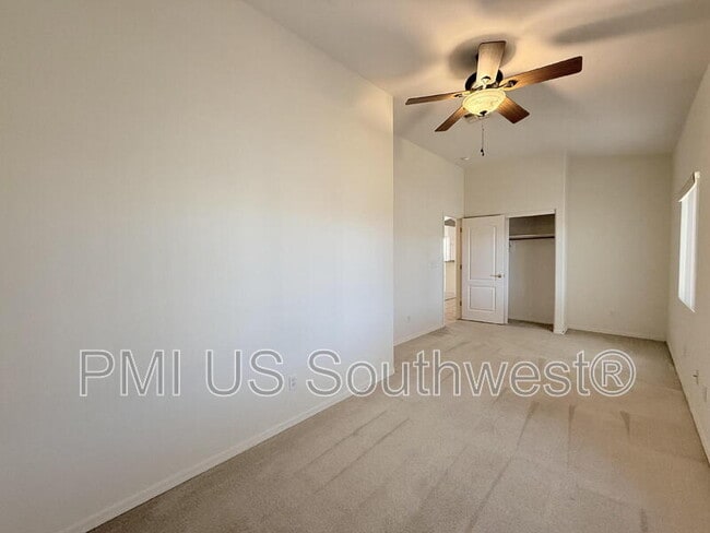 Building Photo - 2657 Edgewater Dr