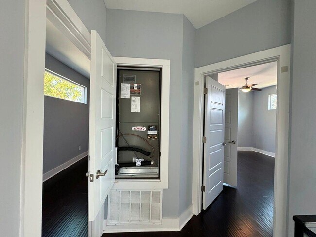 Building Photo - 6201 Felix Ave