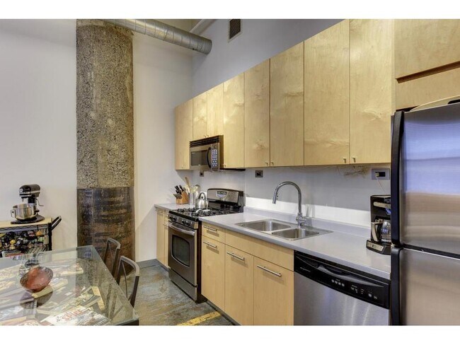 Building Photo - 700 N Washington Ave