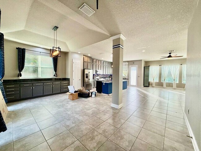 Building Photo - 6414 Salt Creek Ave