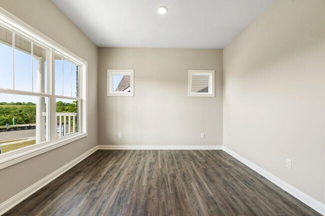 Building Photo - 916 Camden Ct
